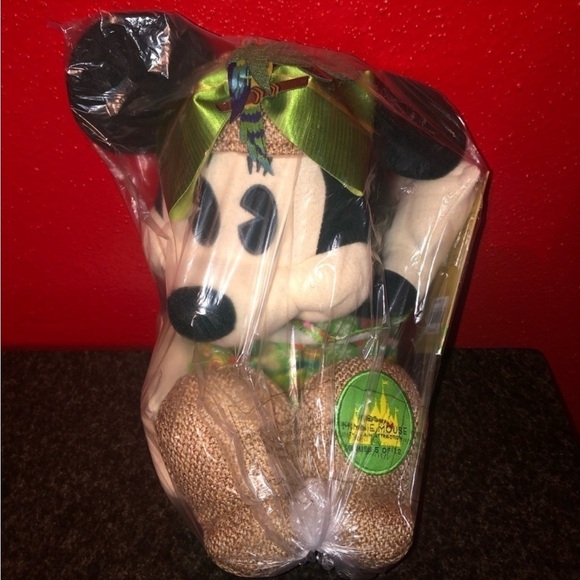 Minnie Mouse The Main Attraction Collection- Enchanted Tiki Room - Picture 5 of 6